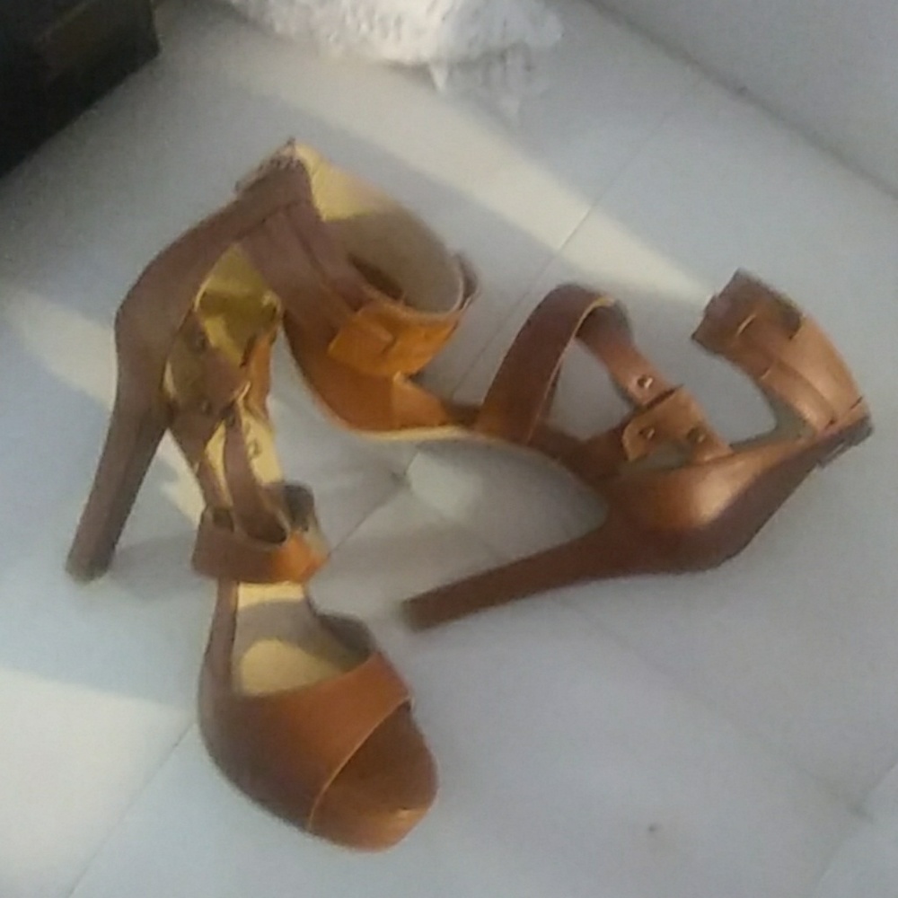 Shoes - Picture 2 of 3